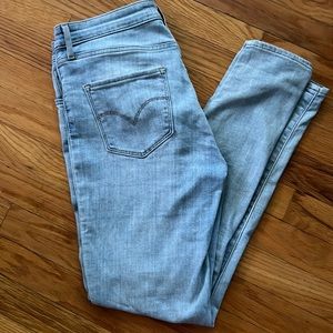 721 Levi High Rise Skinny size 28